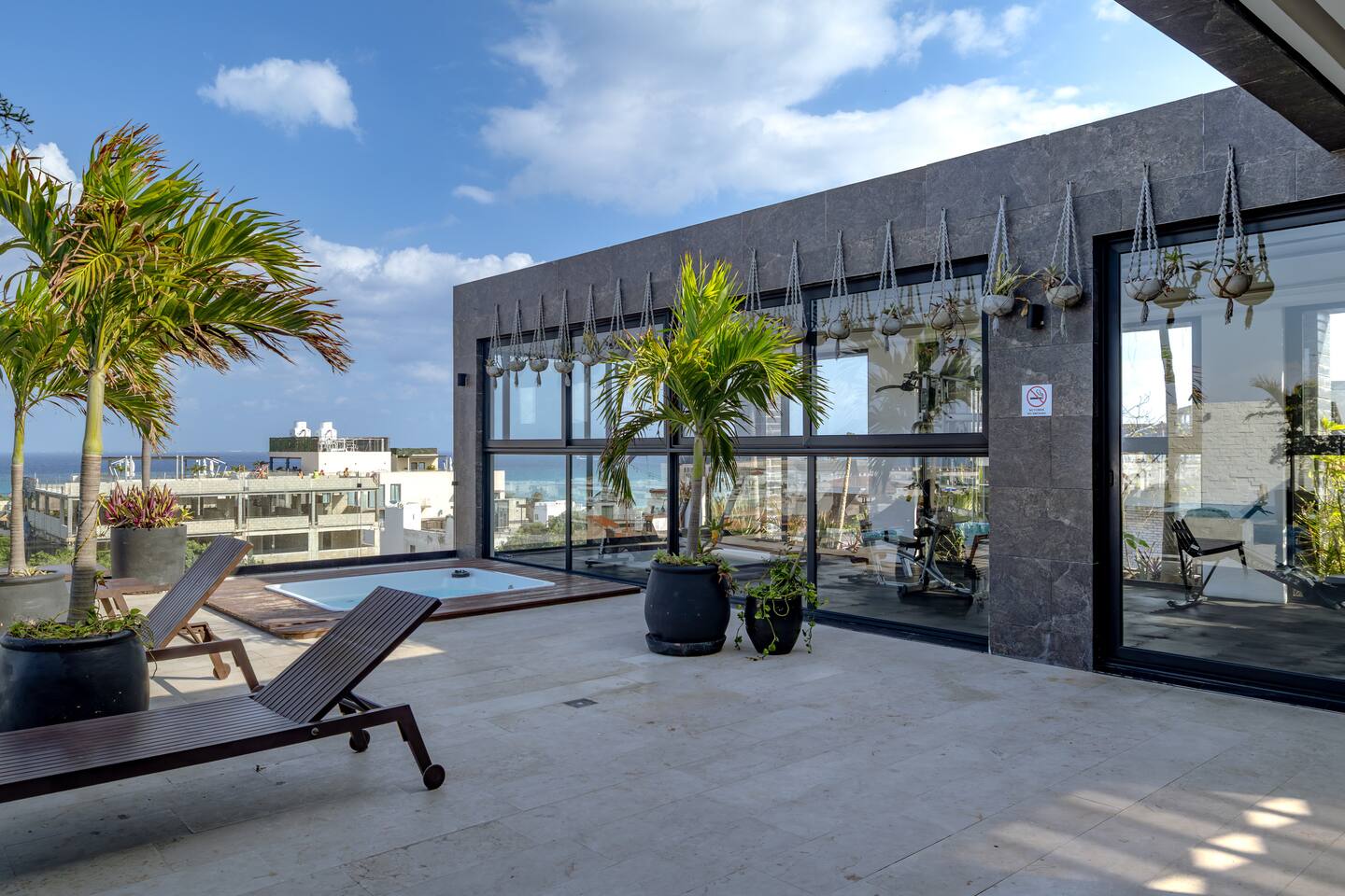 Studio w/ Pool & Gym - Walk to Beach & 5th Ave