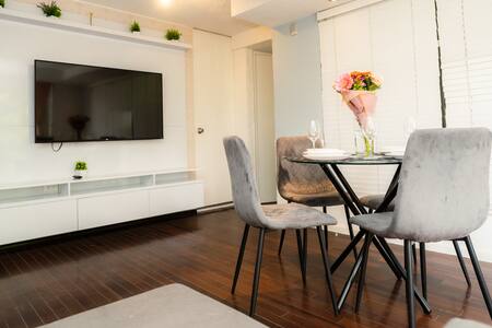 Modern 2BR by iconic Angel de la Independencia
